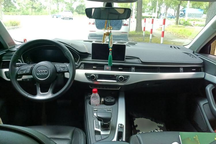 Used Audi A4L 2019 40 TFSI Fashion Edition China VI Emission Standard Center Console