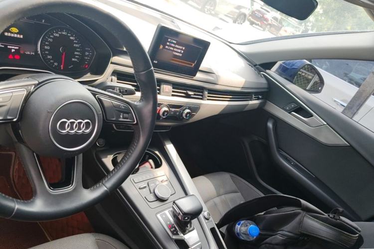 Used Audi A4L 2019 40 TFSI Ambition China VI Center Console