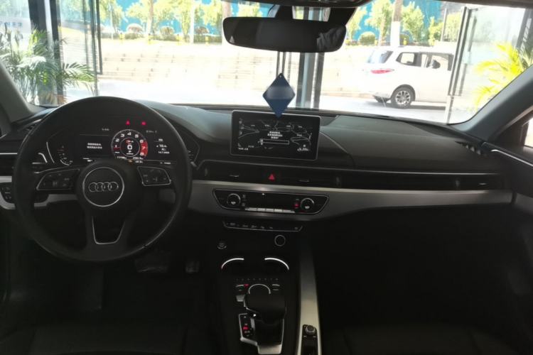 Used Audi A4L 2019 40 TFSI Fashion Edition China VI Emission Standard Center Console