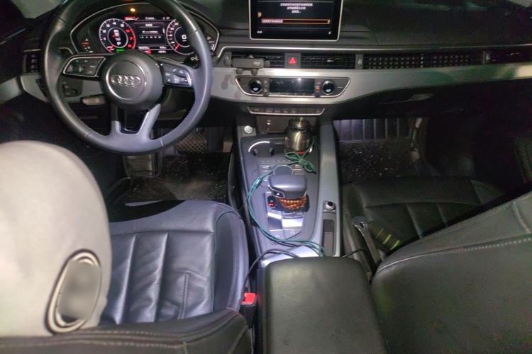 Used Audi A4L 2019 40 TFSI Fashion Edition China VI Emission Standard Center Console
