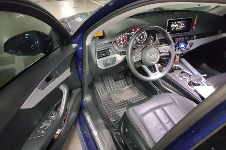 Used Audi A4L 2019 40 TFSI Fashion Edition China VI Emission Standard Driver Seat