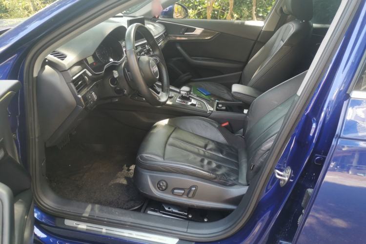 Used Audi A4L 2019 40 TFSI Ambition China VI Driver Seat
