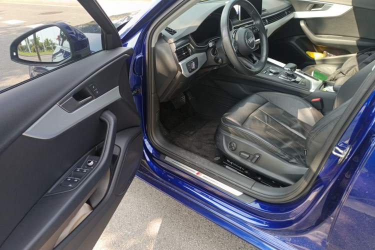 Used Audi A4L 2019 40 TFSI Fashion Edition China VI Emission Standard Driver Seat