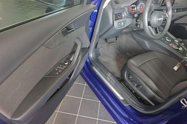 Used Audi A4L 2019 40 TFSI Ambition China VI Driver Seat