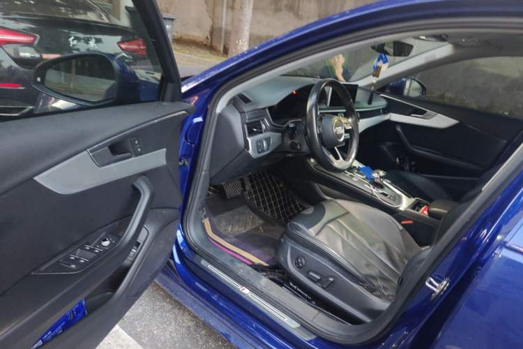 Used Audi A4L 2019 40 TFSI Fashion Edition China VI Emission Standard Driver Seat