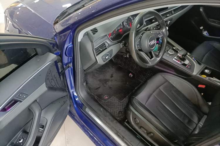 Used Audi A4L 2019 40 TFSI Ambition China VI Driver Seat