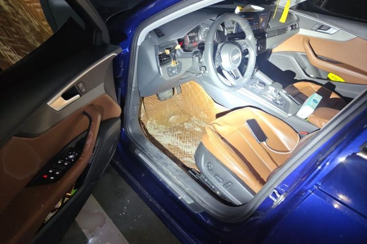 Used Audi A4L 2019 40 TFSI Ambition China VI Driver Seat
