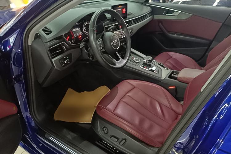 Used Audi A4L 2019 40 TFSI Ambition China VI Driver Seat