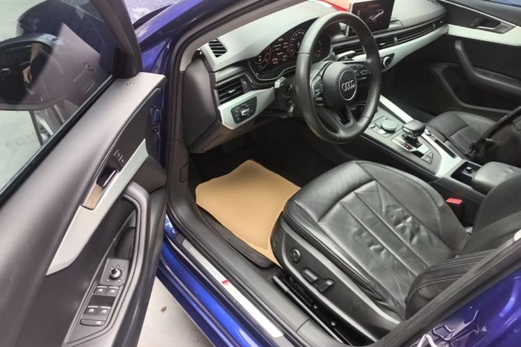Used Audi A4L 2019 40 TFSI Fashion Edition China VI Emission Standard Driver Seat