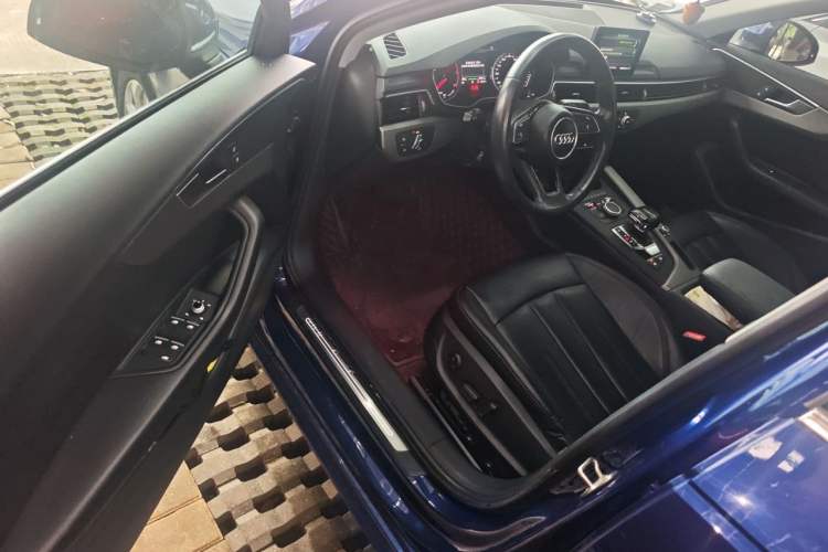 Used Audi A4L 2019 40 TFSI Ambition China VI Driver Seat