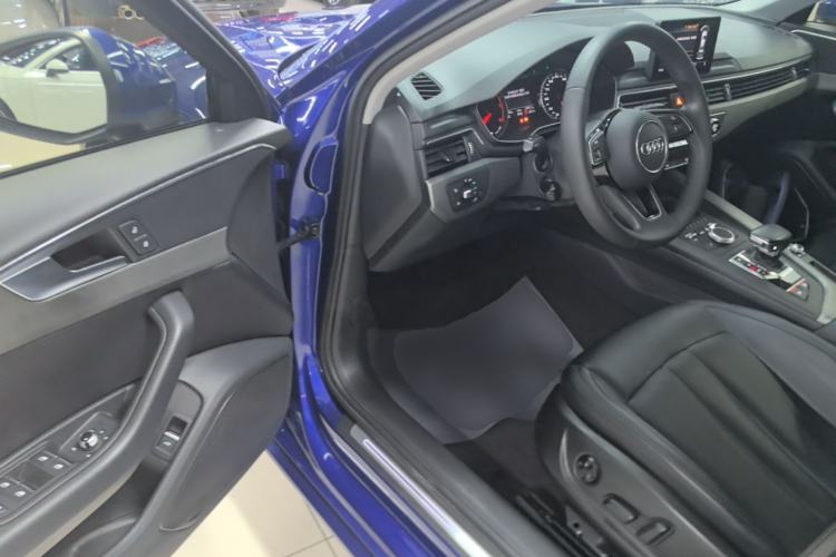 Used Audi A4L 2019 40 TFSI Ambition China VI Driver Seat