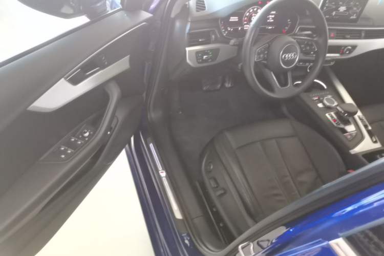 Used Audi A4L 2019 40 TFSI Fashion Edition China VI Emission Standard Driver Seat