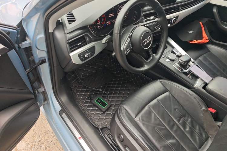 Used Audi A4L 2019 40 TFSI Fashion Edition China VI Emission Standard Driver Seat