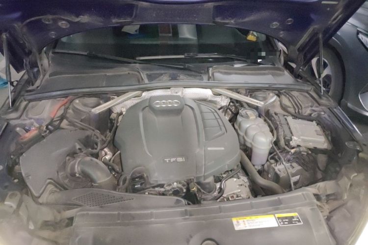 Used Audi A4L 2019 40 TFSI Fashion Edition China VI Emission Standard Engine Bay