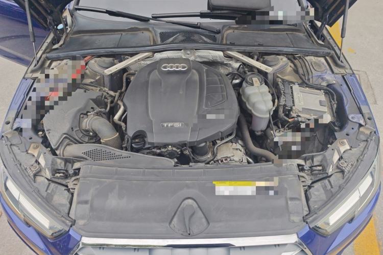 Used Audi A4L 2019 40 TFSI Fashion Edition China VI Emission Standard Engine Bay
