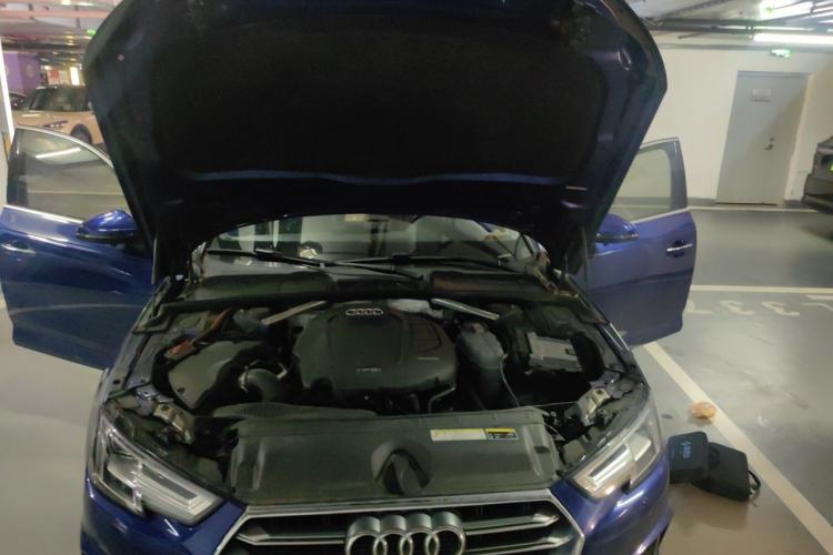 Used Audi A4L 2019 40 TFSI Fashion Edition China VI Emission Standard Engine Bay