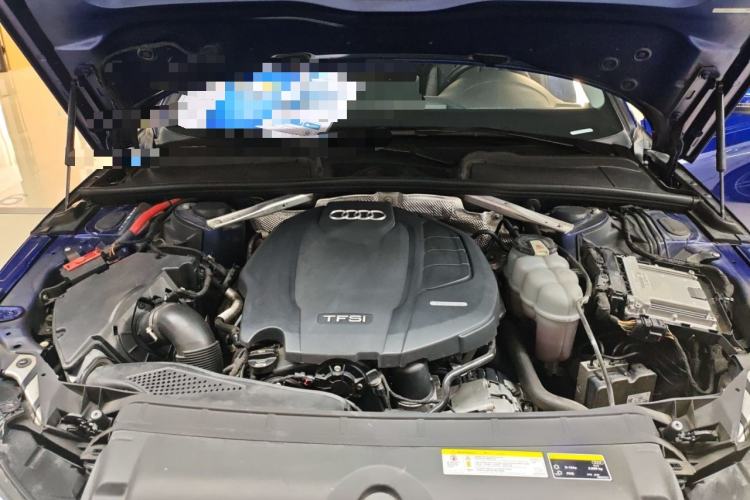 Used Audi A4L 2019 40 TFSI Fashion Edition China VI Emission Standard Engine Bay