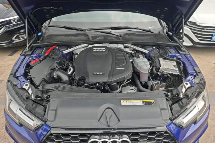 Used Audi A4L 2019 40 TFSI Fashion Edition China VI Emission Standard Engine Bay