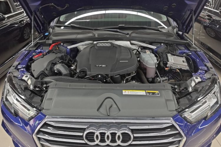 Used Audi A4L 2019 40 TFSI Ambition China VI Engine Bay