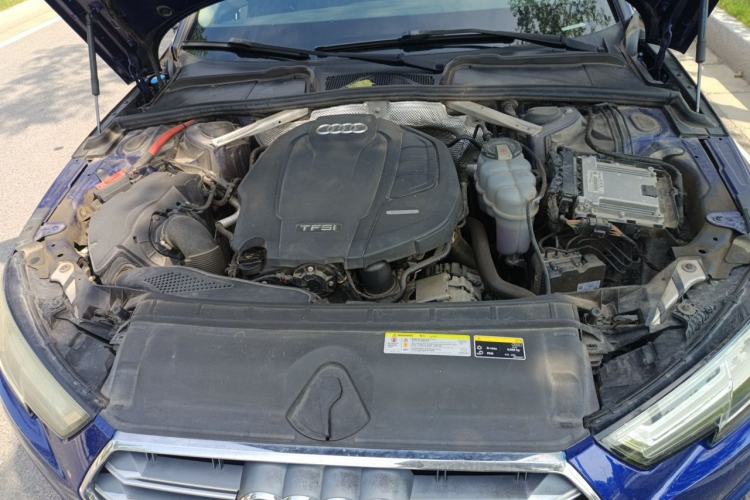 Used Audi A4L 2019 40 TFSI Fashion Edition China VI Emission Standard Engine Bay