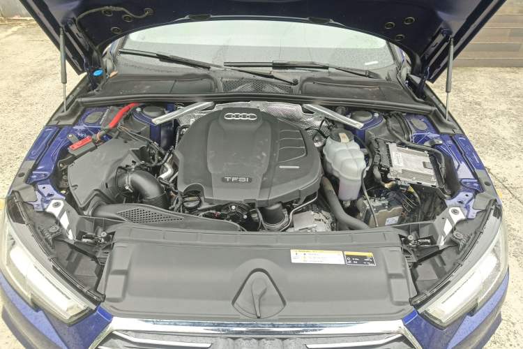 Used Audi A4L 2019 40 TFSI Ambition China VI Engine Bay