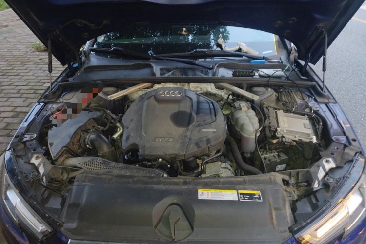 Used Audi A4L 2019 40 TFSI Fashion Edition China VI Emission Standard Engine Bay