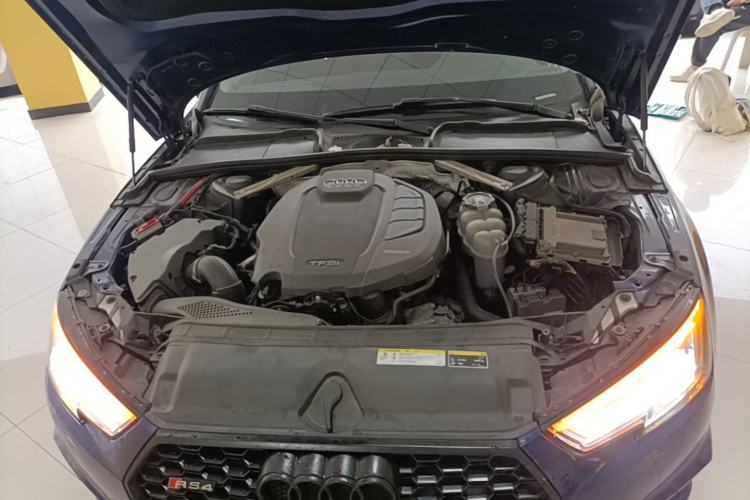 Used Audi A4L 2019 40 TFSI Ambition China VI Engine Bay