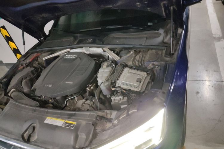 Used Audi A4L 2019 40 TFSI Fashion Edition China VI Emission Standard Engine Bay Left
