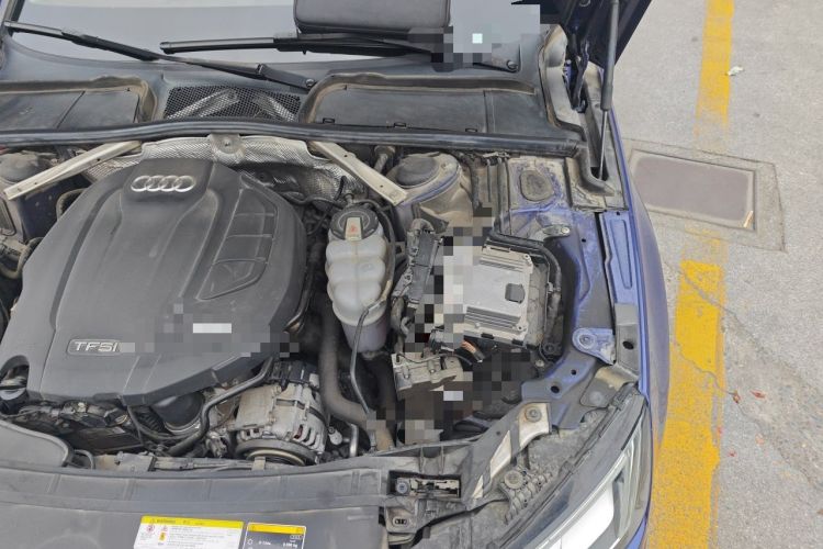 Used Audi A4L 2019 40 TFSI Fashion Edition China VI Emission Standard Engine Bay Left