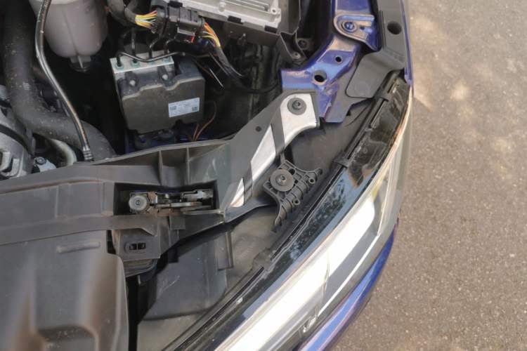 Used Audi A4L 2019 40 TFSI Ambition China VI Engine Bay Left
