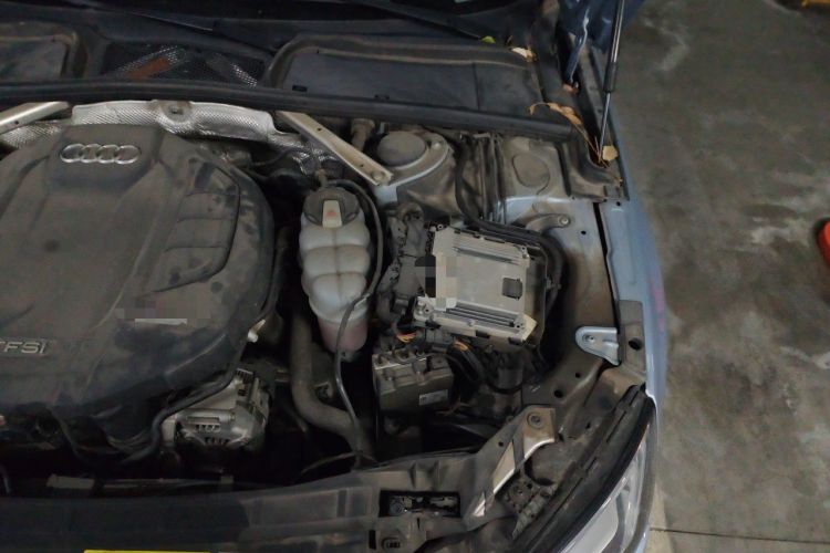 Used Audi A4L 2019 40 TFSI Ambition Version China V Engine Bay Left