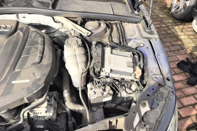 Used Audi A4L 2019 40 TFSI Fashion Version China V Engine Bay Left