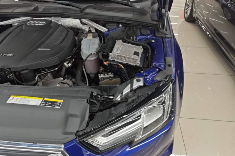 Used Audi A4L 2019 40 TFSI Ambition China VI Engine Bay Left