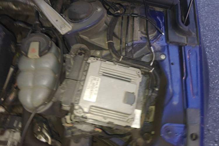 Used Audi A4L 2019 40 TFSI Fashion Edition China VI Emission Standard Engine Bay Left