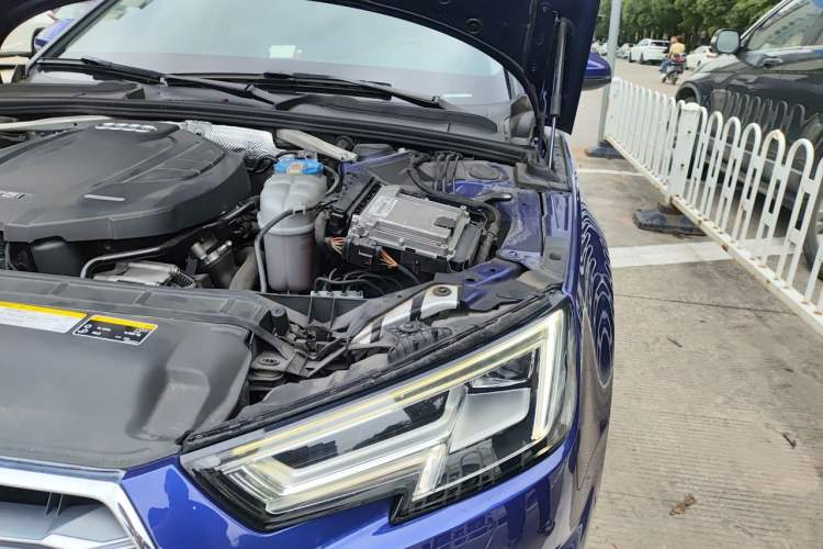 Used Audi A4L 2019 40 TFSI Fashion Version China V Engine Bay Left