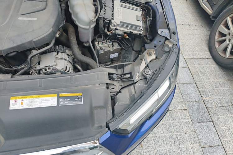 Used Audi A4L 2019 40 TFSI Fashion Edition China VI Emission Standard Engine Bay Left