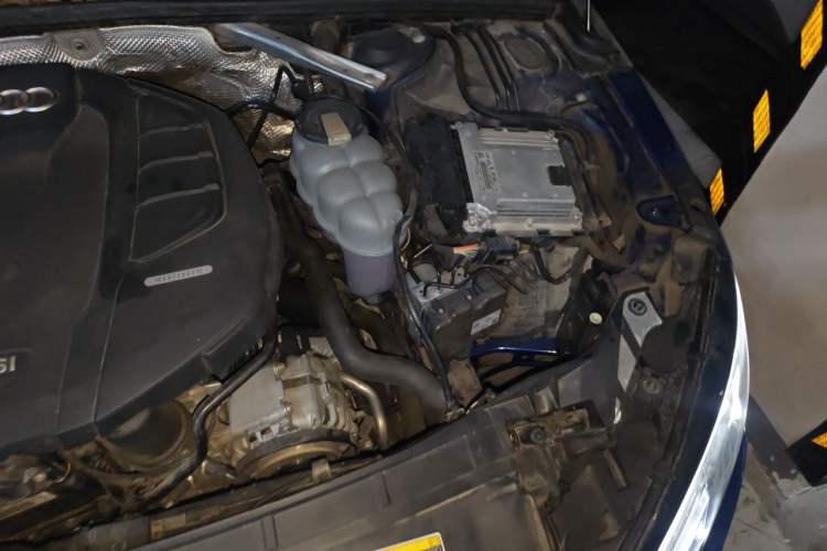 Used Audi A4L 2019 40 TFSI Ambition China VI Engine Bay Left