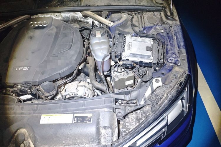 Used Audi A4L 2019 40 TFSI Fashion Edition China VI Emission Standard Engine Bay Left