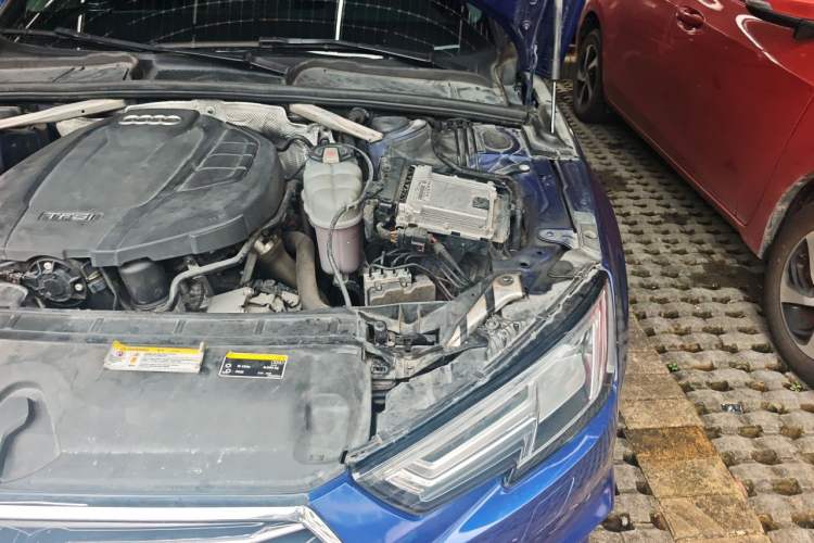 Used Audi A4L 2019 40 TFSI Ambition China VI Engine Bay Left
