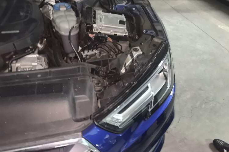 Used Audi A4L 2019 40 TFSI Fashion Version China V Engine Bay Left