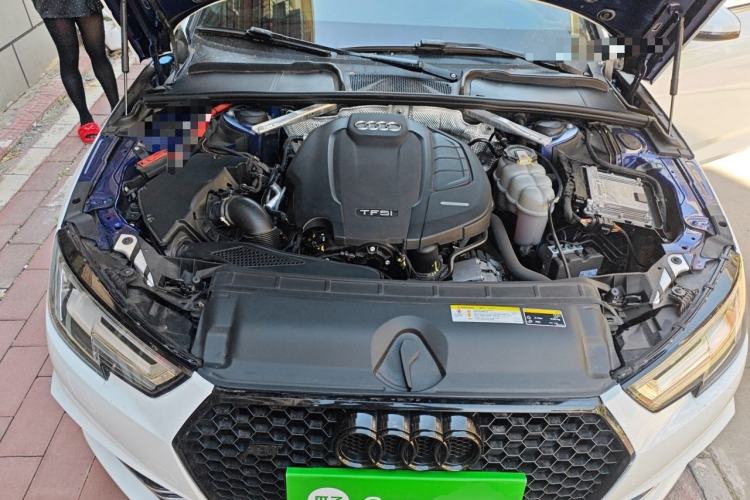 Used Audi A4L 2019 40 TFSI Ambition China VI Engine Bay