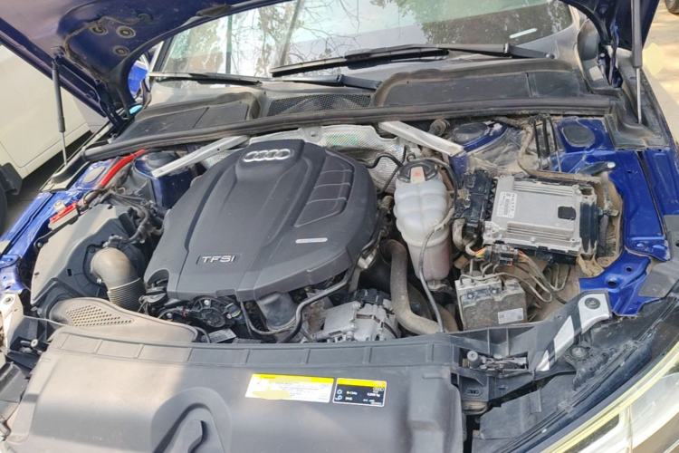 Used Audi A4L 2019 40 TFSI Ambition China VI Engine Bay
