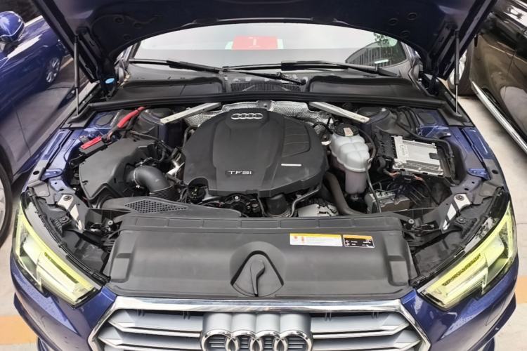 Used Audi A4L 2019 40 TFSI Fashion Edition China VI Emission Standard Engine Bay