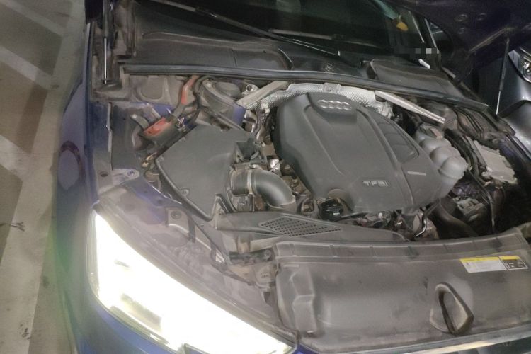 Used Audi A4L 2019 40 TFSI Fashion Edition China VI Emission Standard Engine Bay Right