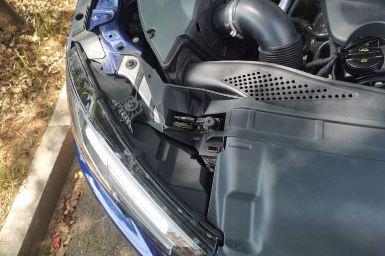 Used Audi A4L 2019 40 TFSI Ambition China VI Engine Bay Right