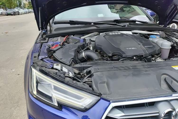 Used Audi A4L 2019 40 TFSI Fashion Version China V Engine Bay Right