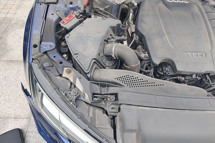 Used Audi A4L 2019 40 TFSI Fashion Edition China VI Emission Standard Engine Bay Right