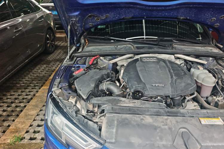 Used Audi A4L 2019 40 TFSI Ambition China VI Engine Bay Right