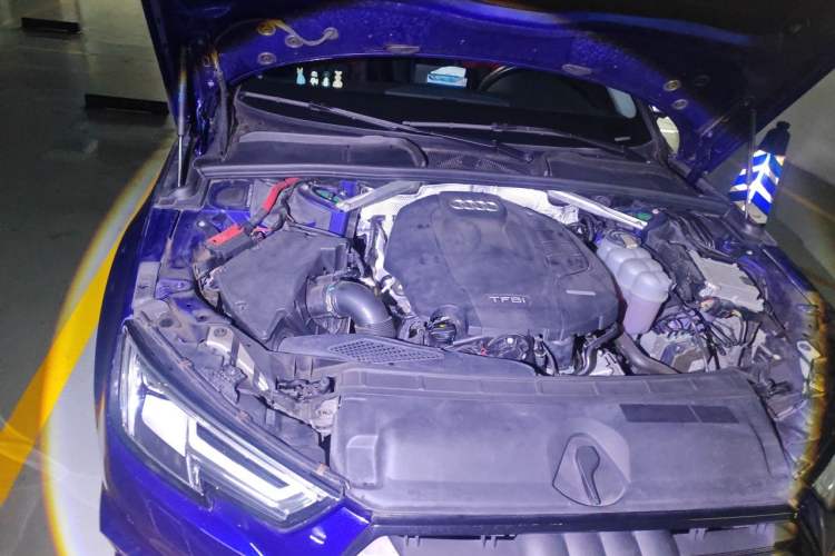 Used Audi A4L 2019 40 TFSI Ambition China VI Engine Bay Right