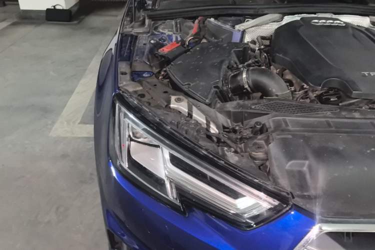 Used Audi A4L 2019 40 TFSI Fashion Version China V Engine Bay Right
